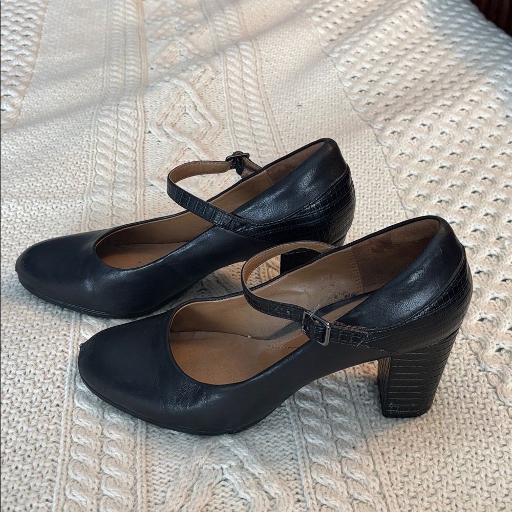 Clark’s Mary Jane classic black 3” heels